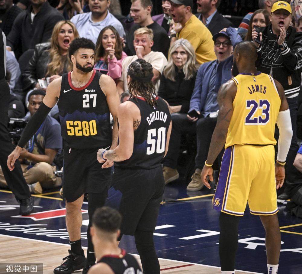 一场令人激 一场令人激