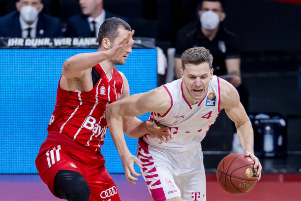 的中场配置 的中场配置