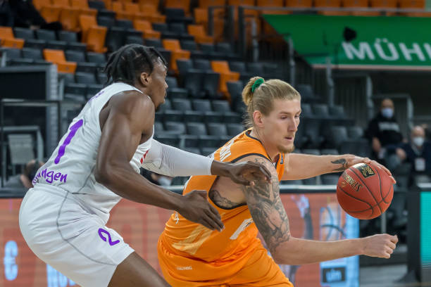 相较之下 相较之下